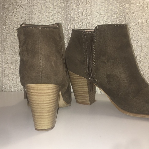 Green booties - Picture 2 of 2